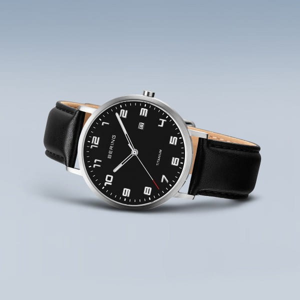 BERING Orologio Uomo Titanio Collezione Titanium – Vetro Zaffiro, Quarzo, Cassa 40mm, Nero, Leggero
